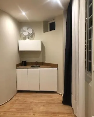 Апартаменты Studio Sur Cour Et Jardin En Plein Centre De